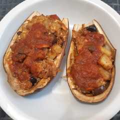 Una foto de Berenjenas rellenas a la mediterránea
