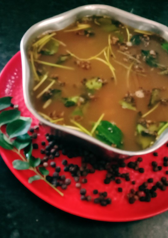 மிளகு சீரக மல்லி தண்டு ரசம்(milagu rasam recipe in tamil) செய்முறை முக்கிய புகைப்படம்