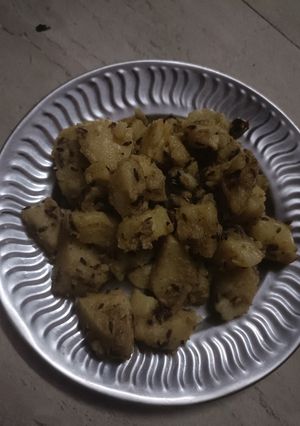 सूखे आलू (Sukhe aloo recipe in hindi) रेसिपी मुख्य फोटो