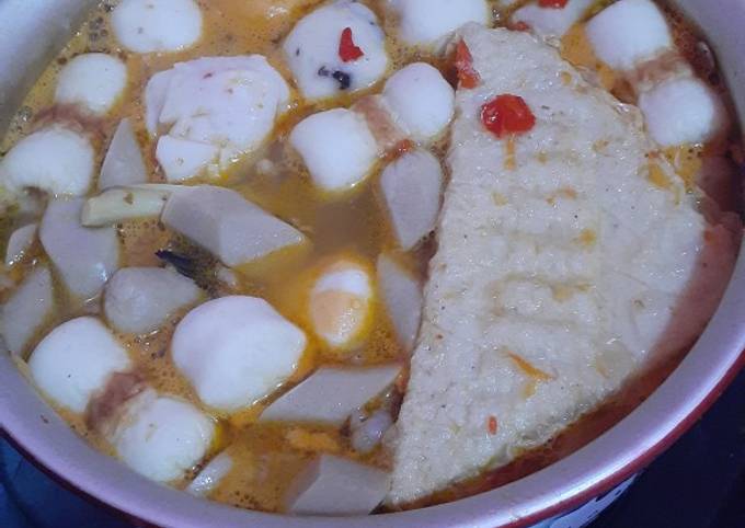 Suki tomyam steamboat sederhana dengan bumbu kearifan lokal 😘😅