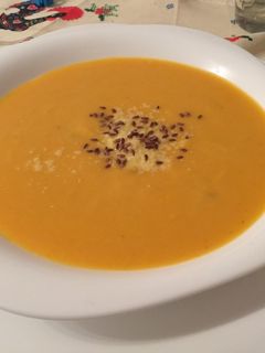 Una foto de Sopa cremosa y rica de Calabaza y Zanahorias!