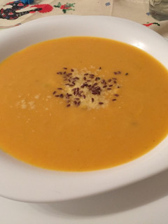 Una foto de Sopa cremosa y rica de Calabaza y Zanahorias!