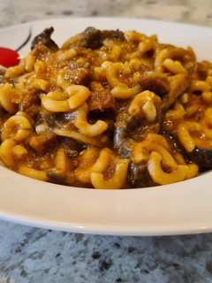 Una foto de Fideuá de presa ibérica, chorizo y shiitake