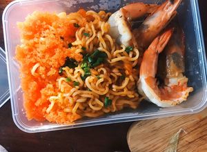 รูปของ มาม่าผัดไข่เค็มไข่กุ้ง