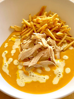 Una foto de Crema de ahuyama con pollo