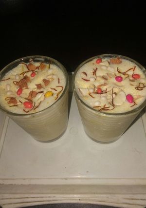 A picture of Almond's and vanilla milk shake.