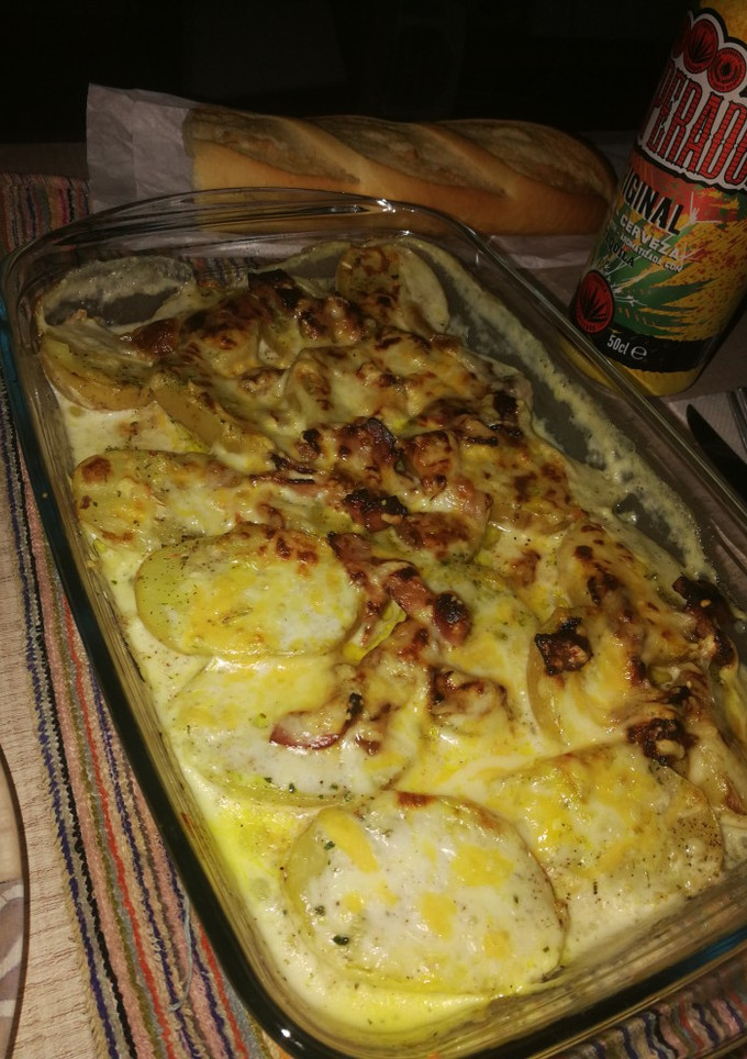 Una foto de Patatas gratinadas con bechamel y bacon