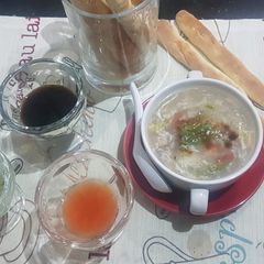 A picture of Hot and sour soup.