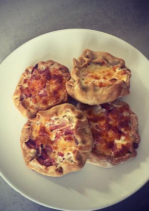 Une photo de Mini pizza simple 😁😁😁