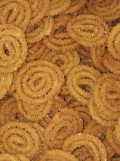 ચકરી (Chakri Recipe In Gujarati) રેસીપી મુખ્ય ફોટો