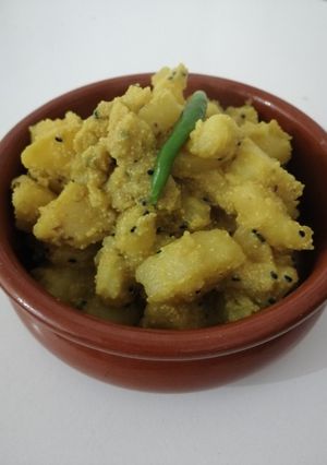 A picture of Bengali Aloo posto.