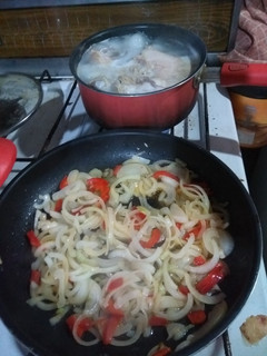 Una foto de Arroz frío con pollo