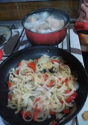 Una foto de Arroz frío con pollo