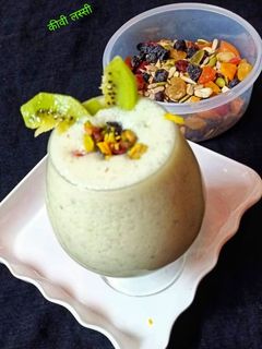 कीवी लस्सी (Kiwi Lassi Recipe in Hindi) रेसिपी मुख्य फोटो