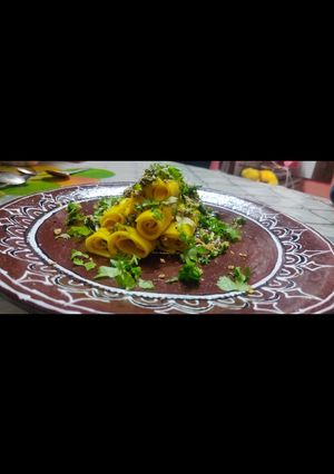 ખાંડવી (Khandvi Recipe In Gujarati) રેસીપી મુખ્ય ફોટો