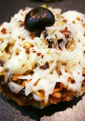 A picture of Idlizza (Idli Pizza).