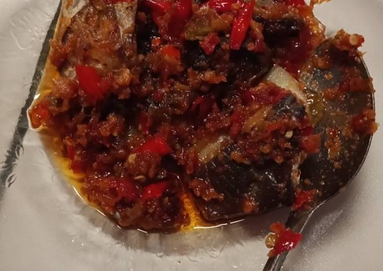 Cara mudah memasak Ikan asep goreng pedas, Bikin Ngiler