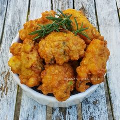 A picture of Indonesian Corn Fritters.