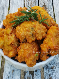A picture of Indonesian Corn Fritters.