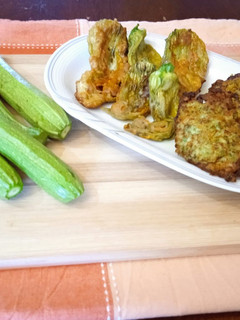 Foto di Polpette di zucchine e ceci, e fiori di zucca ripieni