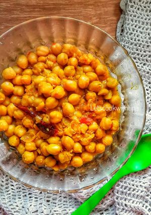 A picture of Less Spicy Chana Masala.