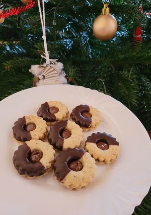 Mogyorós linzer nutellával töltve recept fotója