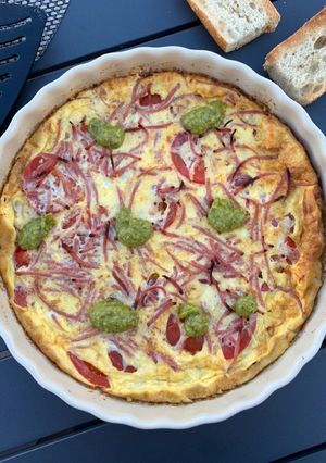 Une photo de ☆Fritatta Caprese aux Tomates, Jambon fumé et Pesto☆