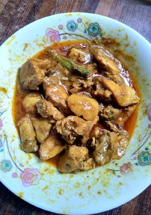 কাচামরিচ দিয়ে চিকেন ভুনা রেসিপির প্রধান ছবি