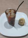 Té helado con menta y limón
