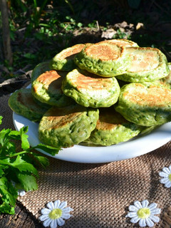 Una foto de Tortitas de perejil en sartén🍀