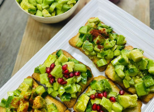 صورة لوصفة مقبلات الأفوكادو والخيار 💚🥑🥒