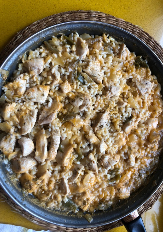 Una foto de Arroz con pollo