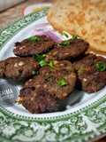 Kachay qeemay k kabab with puri