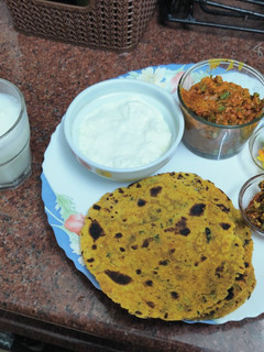 મેથી ના ઢેબરા (Methi Dhebra Recipe In Gujarati) રેસીપી મુખ્ય ફોટો