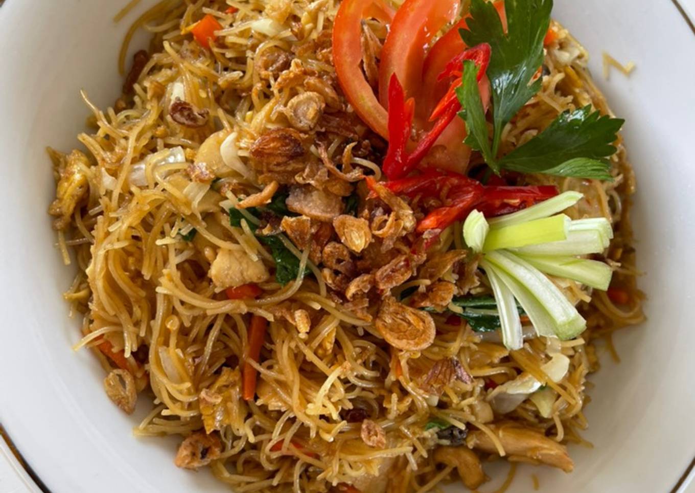 Bihun goreng ayam bakso