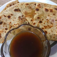 A picture of Alu ke parathy.