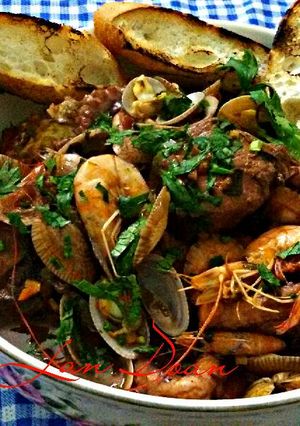 Hình của món Cacciucco ( súp hải sản Ý).
