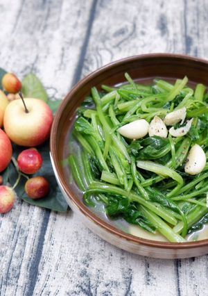 Hình của món Cải Bó Xôi Xào Tỏi.