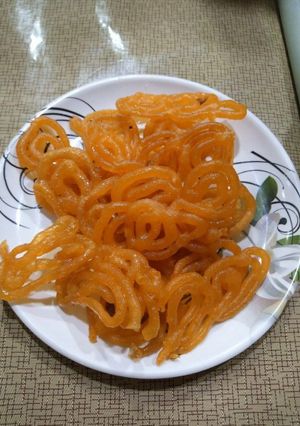 जलेबी (jalebi recipe in Hindi) रेसिपी मुख्य फोटो