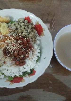 Hình của món Cơm Hến.