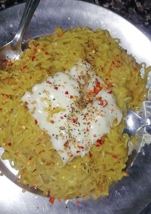A picture of Cheese maggi.