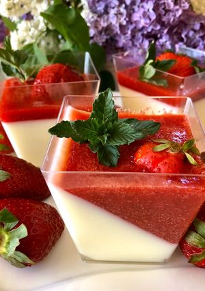 O poză a rețetei Panna cotta cu căpșuni!.