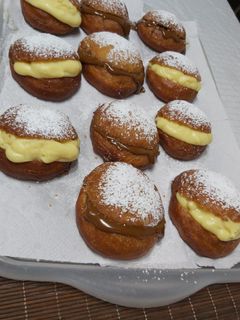 Una foto de Berlines rellenos fritos