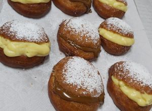 Una foto de Berlines rellenos fritos