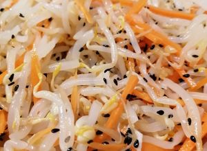 Une photo de Salade de pousses de soja, façon Coréenne
