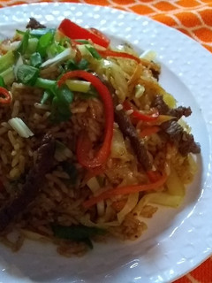 Una foto de Desde el Fogón de la Abuela. Arroz con vegetales y carne de res