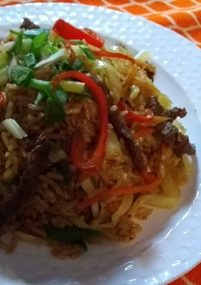 Una foto de Desde el Fogón de la Abuela. Arroz con vegetales y carne de res
