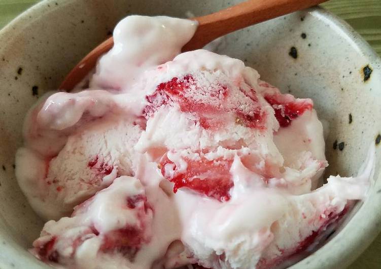 Recipe of Ultimate Strawberry Frozen Yoghurt