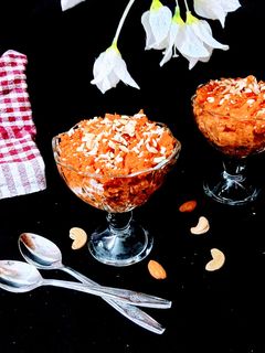 गाजर का हलवा बिना घिसे कुकर में(gajar ka halwa bina ghise cooker me recipe in hindi) रेसिपी मुख्य फोटो