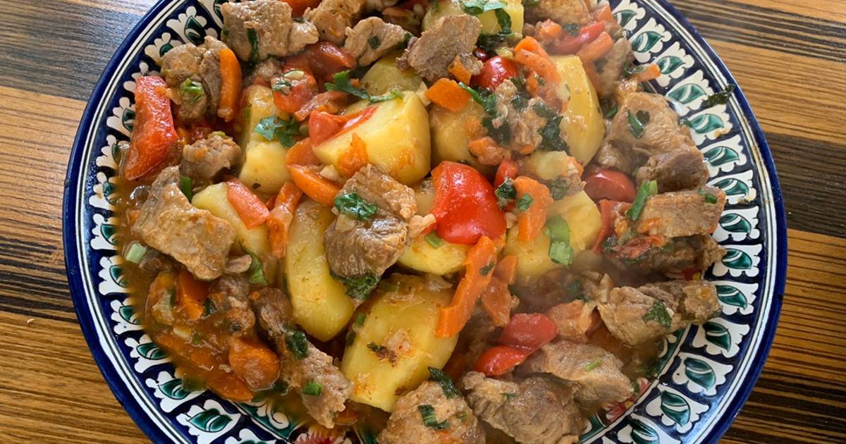 Свинина с картошкой и овощами в казане. Узбекское блюдо Нарханги. Нарханги узбекская кухня. Мясо тушеное с овощами в казане. Блюдо домляма.